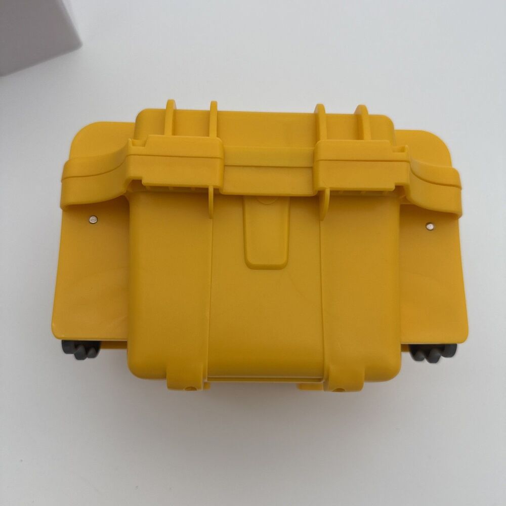 NEW Invicta Single Slot Impact Resistant Yellow Collector Diver Case Watch Box - Picture 7 of 8